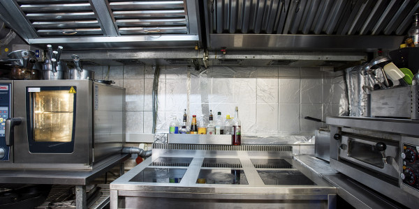 Limpiezas Campanas Extractoras de Cocinas Cañete la Real · Cocina de Hoteles